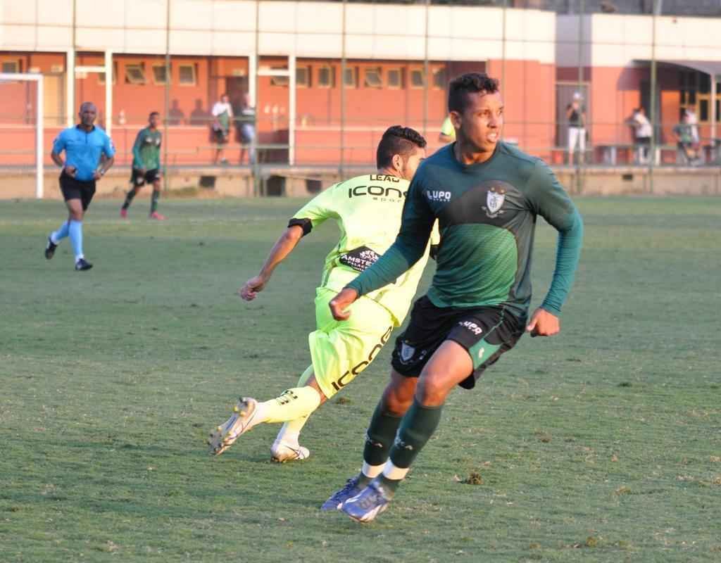 Com gol de armador Tony, reservas do Amrica venceram Villa Nova em jogo-treino disputado no CT Lanna Drumond
