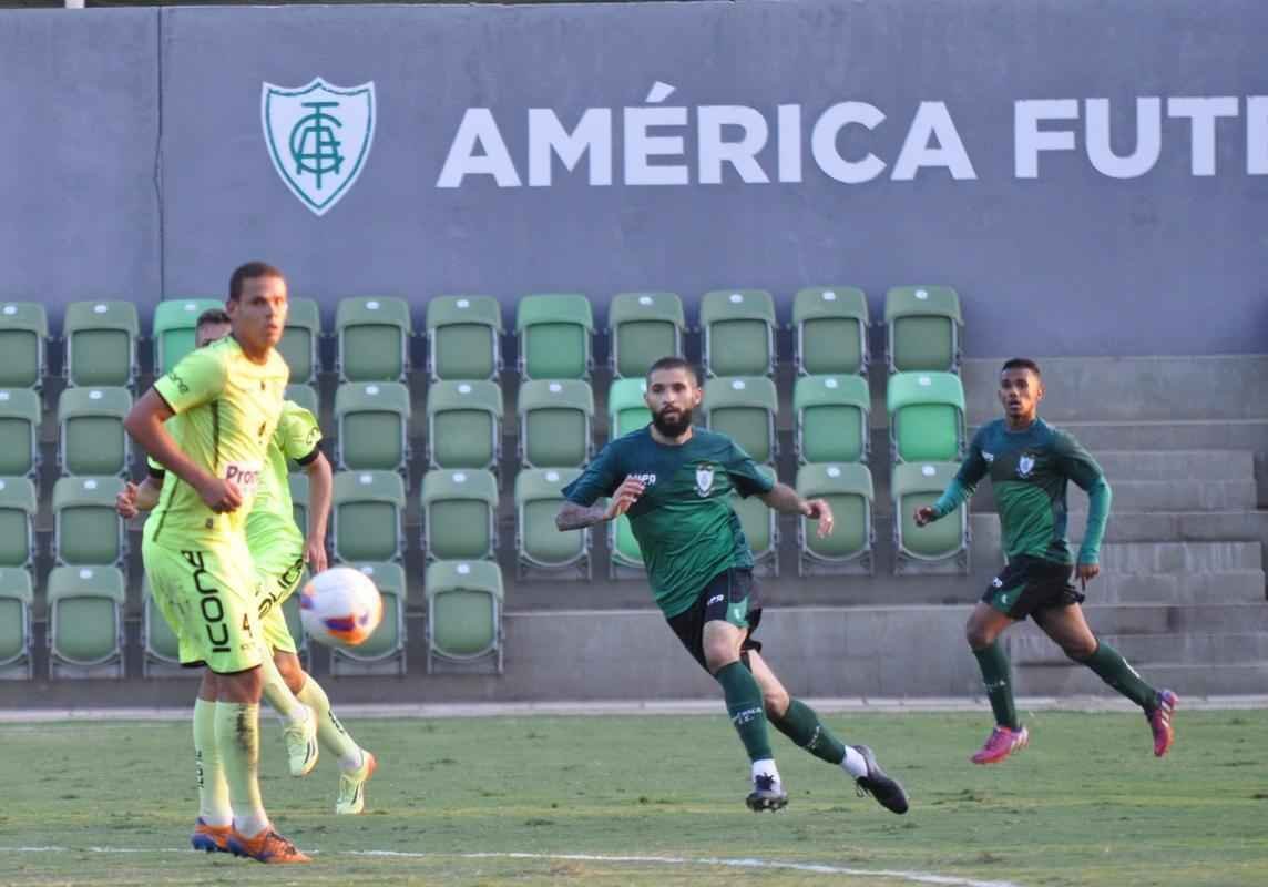 Com gol de armador Tony, reservas do Amrica venceram Villa Nova em jogo-treino disputado no CT Lanna Drumond
