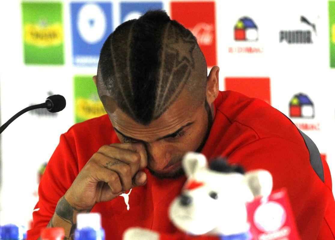 Arturo Vidal concedeu entrevista, mostrou arrependimento e pediu desculpas ao povo chileno