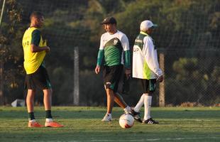 Com gols de Robertinho (2) e Mancini (2), titulares do Amrica venceram reservas por 4 a 0 no ltimo treino coletivo antes da partida contra o Atltico-GO