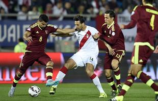 Com gol de Claudio Pizarro, aos 29 minutos do segundo tempo, peruanos venceram a primeira na Copa Amrica
