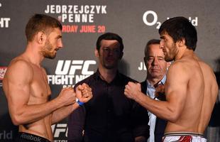 Pesagem do UFC Fight Night 69 em Berlim - Piotr Hallmann e Magomed Mustafaev