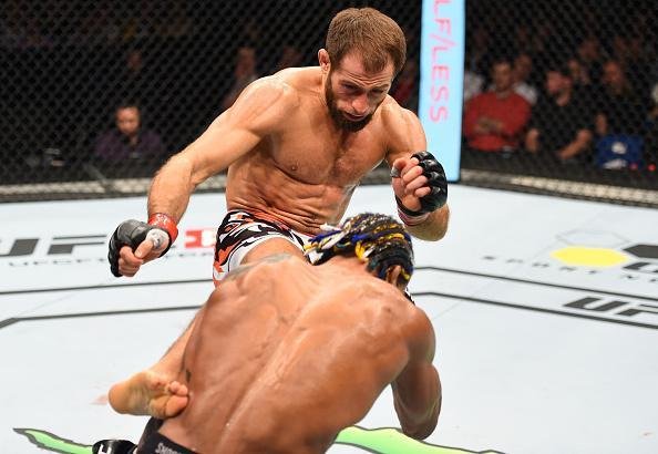 Mairbek Taisumov venceu Alan Patrick por nocaute tcnico no segundo round