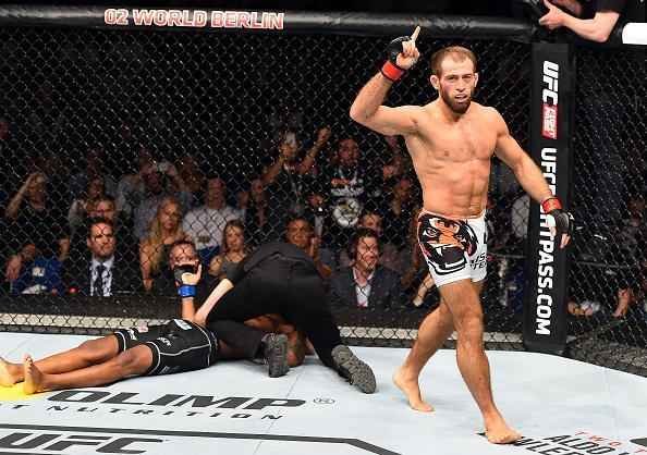 Mairbek Taisumov venceu Alan Patrick por nocaute tcnico no segundo round