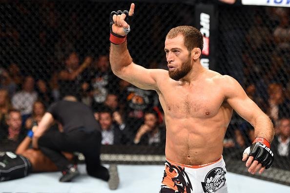 Mairbek Taisumov venceu Alan Patrick por nocaute tcnico no segundo round