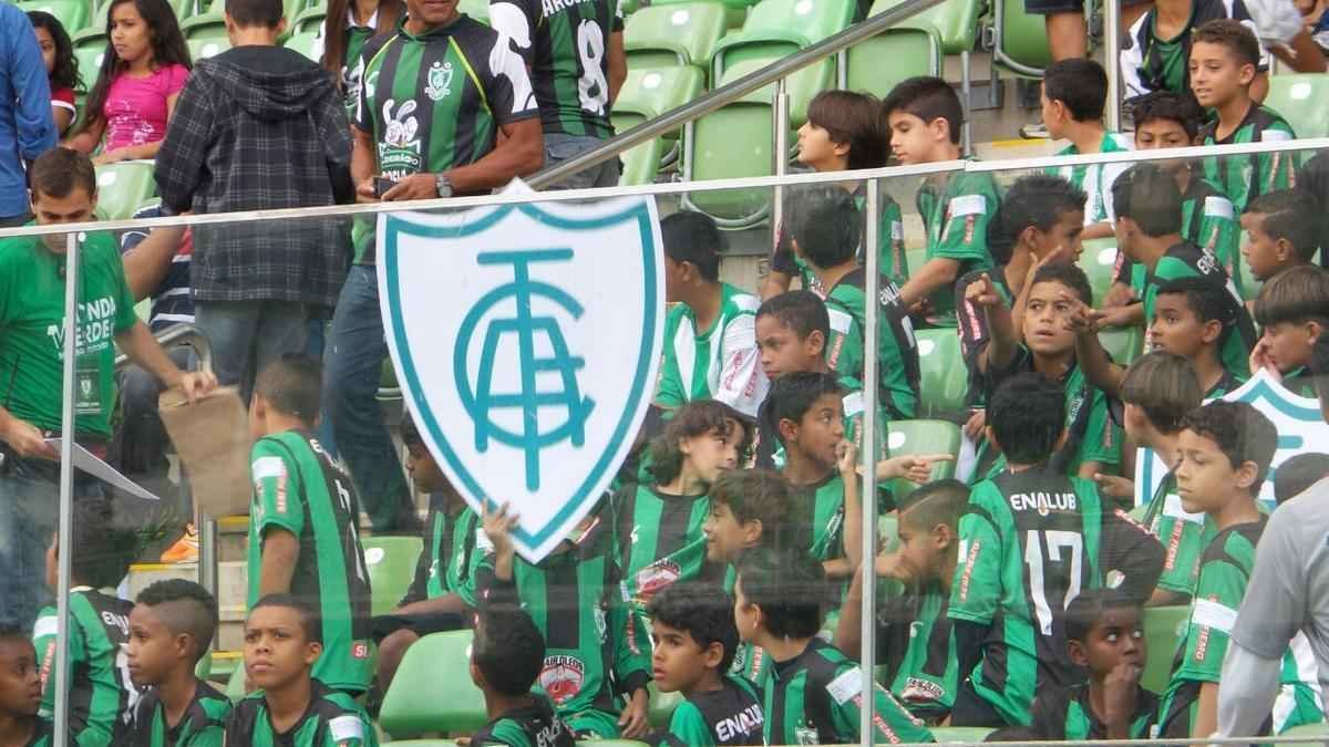 Com a promoo estabelecida pela diretoria americana, muitas crianas compareceram no Estdio Independncia