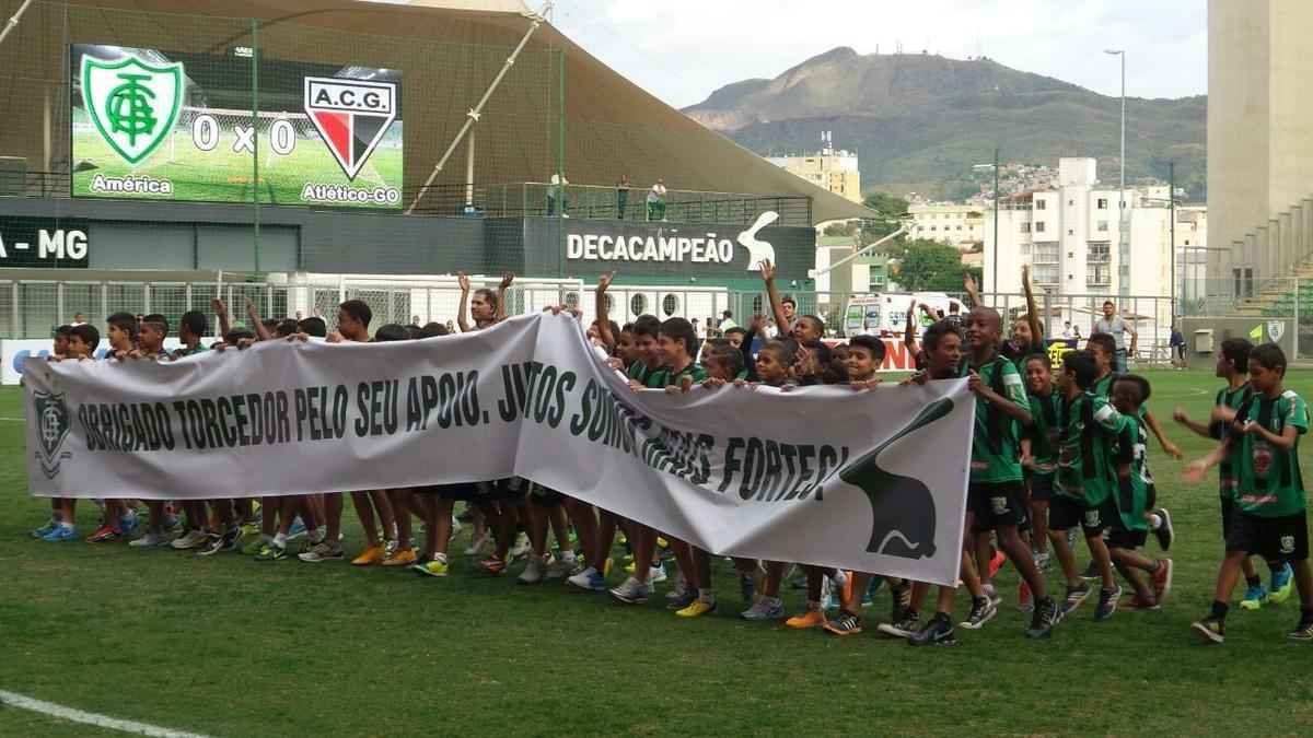 Com a promoo estabelecida pela diretoria americana, muitas crianas compareceram no Estdio Independncia