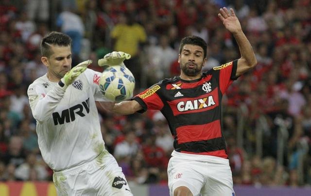O Galo não se intimidou com a pressão da torcida, controlou bem o jogo e venceu o Flamengo com gols de Samir (contra) e Pratto