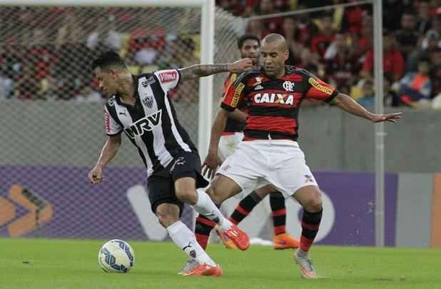 O Galo não se intimidou com a pressão da torcida, controlou bem o jogo e venceu o Flamengo com gols de Samir (contra) e Pratto