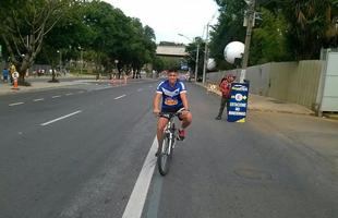 Torcedor cruzeirense chegou ao Mineiro de bicicleta