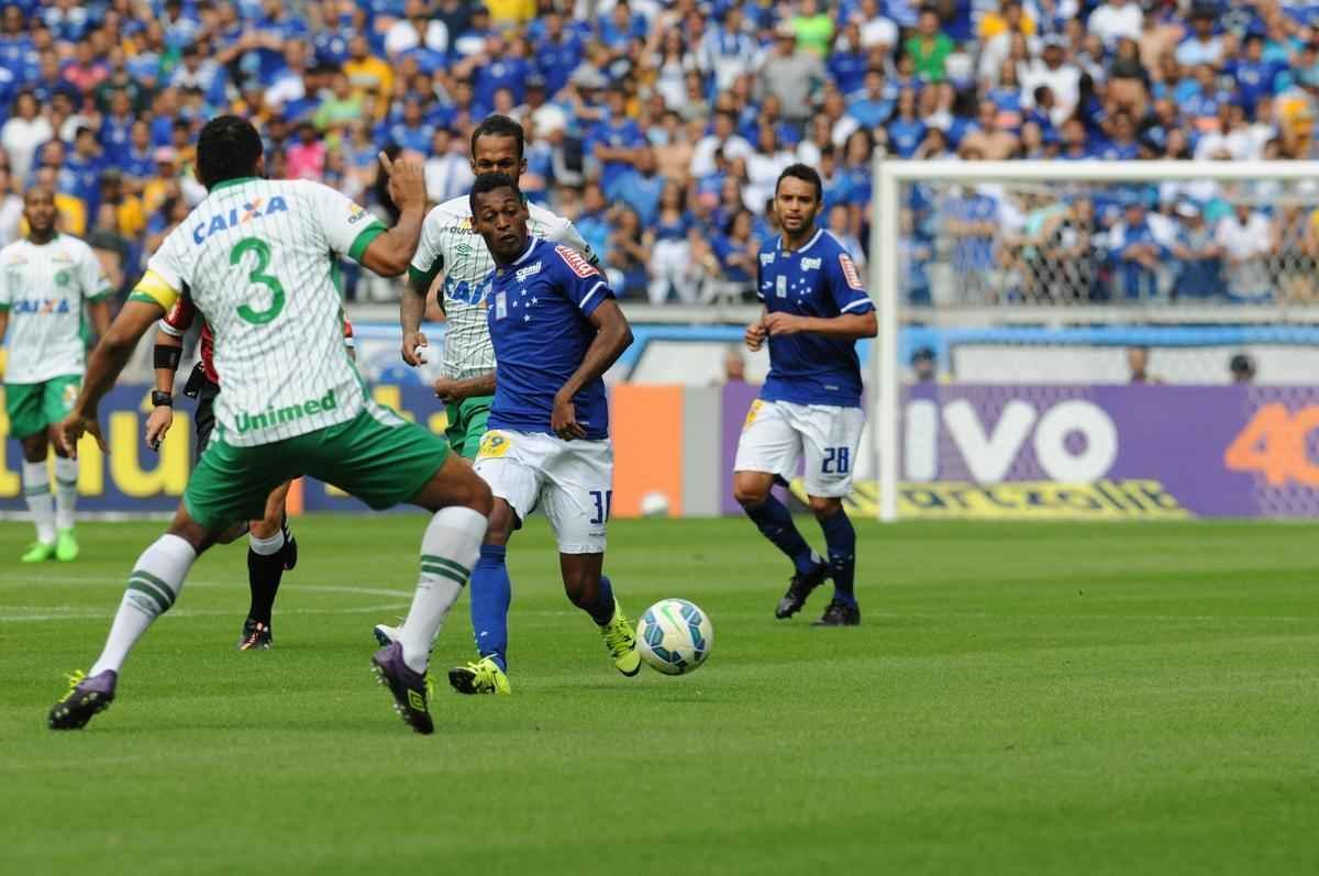 Imagens do jogo entre Cruzeiro e Chapecoense, no Mineiro, pela 8 rodada do Brasileiro