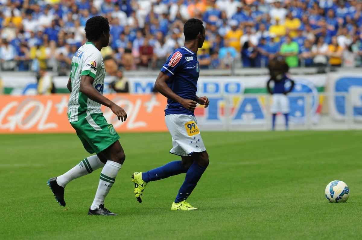 Imagens do jogo entre Cruzeiro e Chapecoense, no Mineiro, pela 8 rodada do Brasileiro
