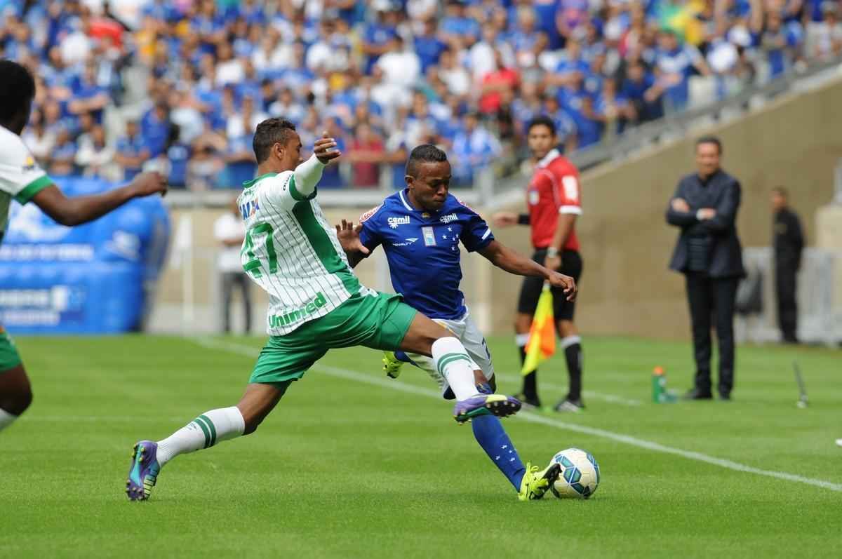 Imagens do jogo entre Cruzeiro e Chapecoense, no Mineiro, pela 8 rodada do Brasileiro