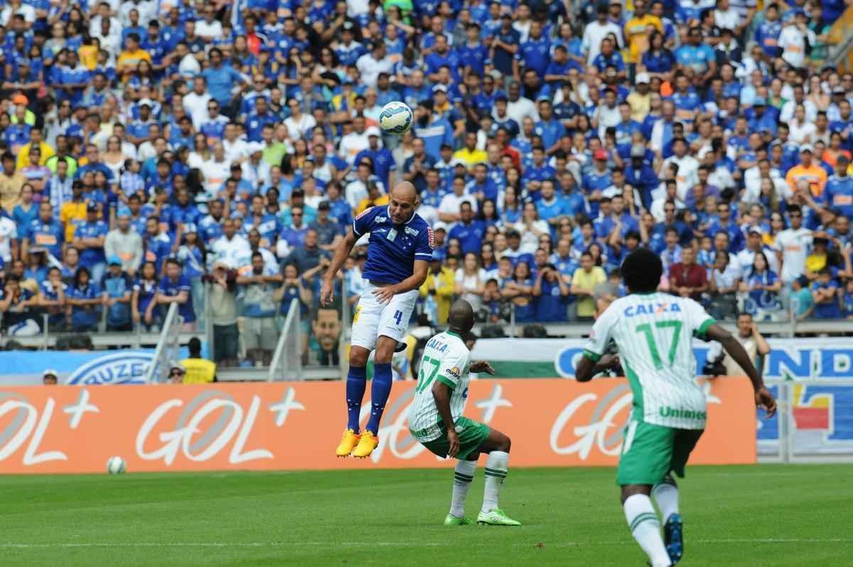 Imagens do jogo entre Cruzeiro e Chapecoense, no Mineiro, pela 8 rodada do Brasileiro