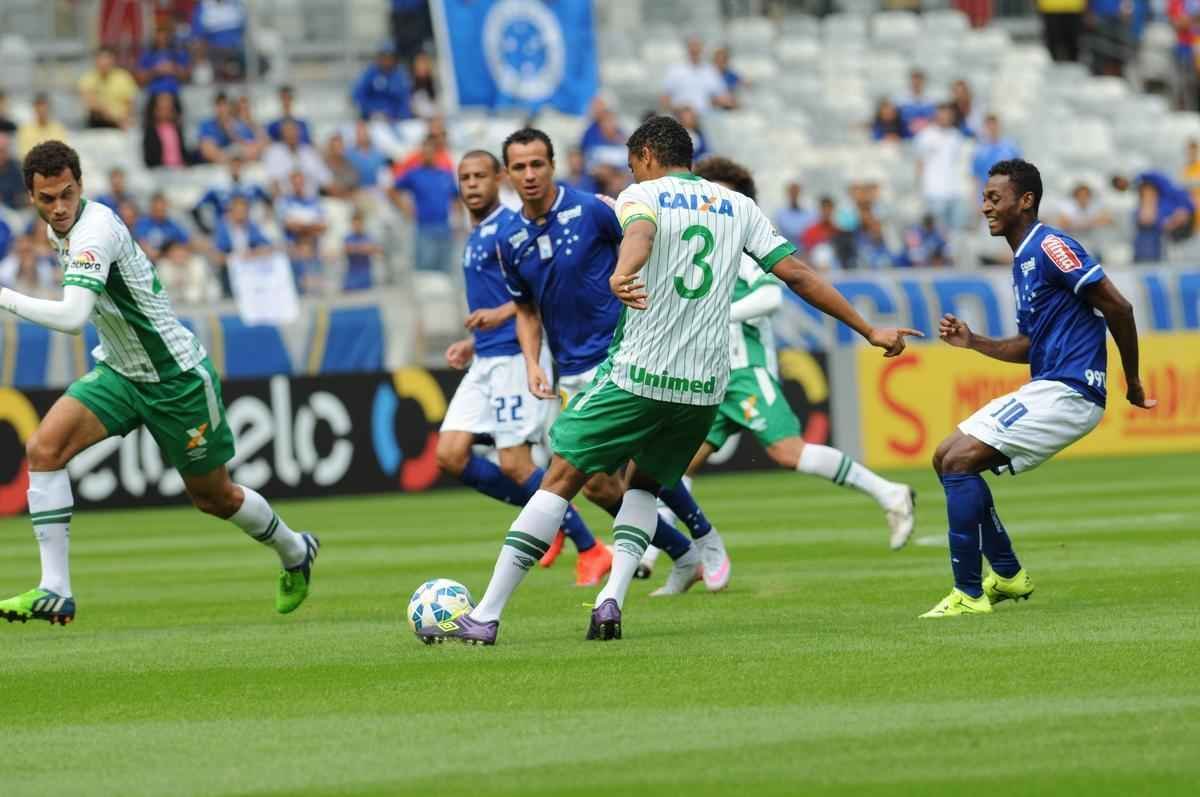 Imagens do jogo entre Cruzeiro e Chapecoense, no Mineiro, pela 8 rodada do Brasileiro