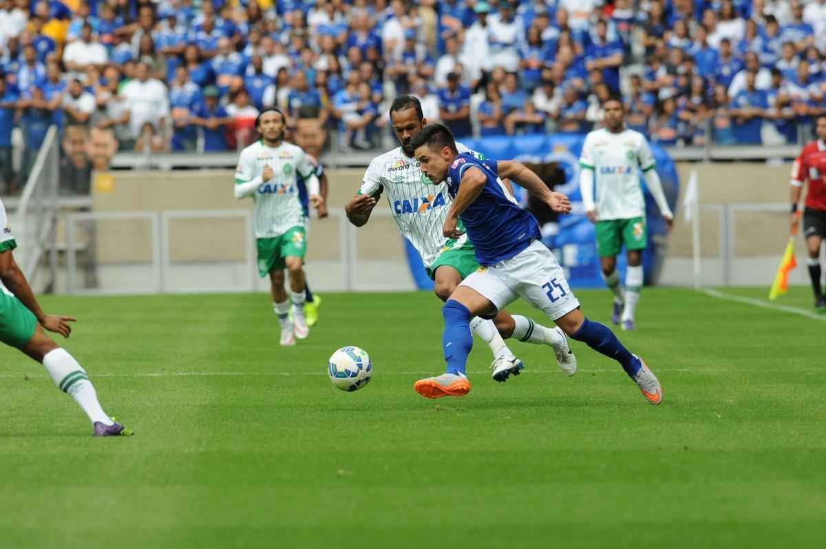 Imagens do jogo entre Cruzeiro e Chapecoense, no Mineiro, pela 8 rodada do Brasileiro