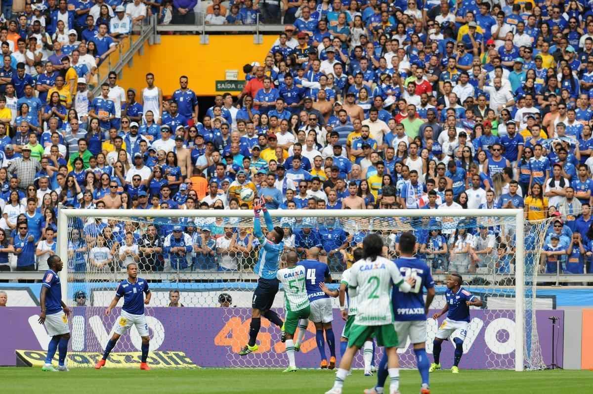 Imagens do jogo entre Cruzeiro e Chapecoense, no Mineiro, pela 8 rodada do Brasileiro