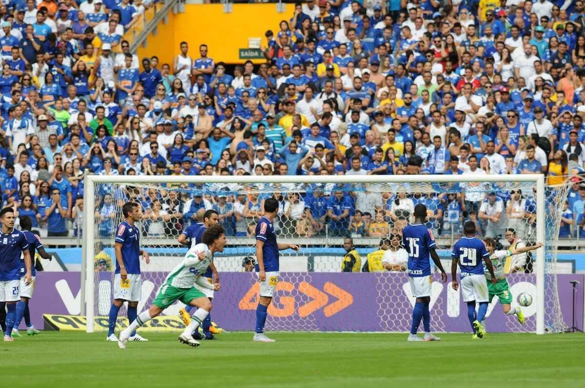 Imagens do jogo entre Cruzeiro e Chapecoense, no Mineiro, pela 8 rodada do Brasileiro