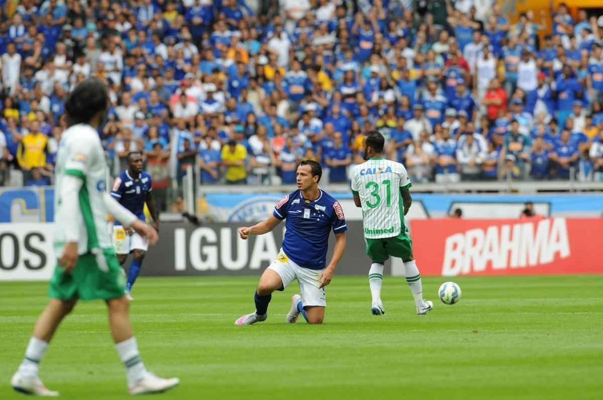 Imagens do jogo entre Cruzeiro e Chapecoense, no Mineiro, pela 8 rodada do Brasileiro