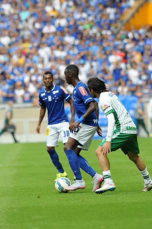 Imagens do jogo entre Cruzeiro e Chapecoense, no Mineiro, pela 8 rodada do Brasileiro