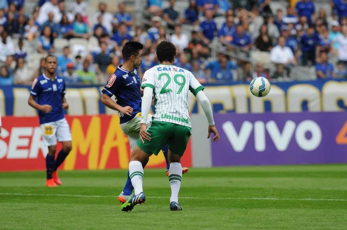 Imagens do jogo entre Cruzeiro e Chapecoense, no Mineiro, pela 8 rodada do Brasileiro