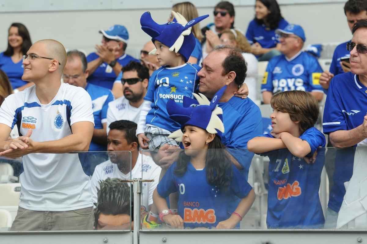 Torcedores do Cruzeiro compareceram em bom nmero ao Mineiro em jogo das 11h deste domingo