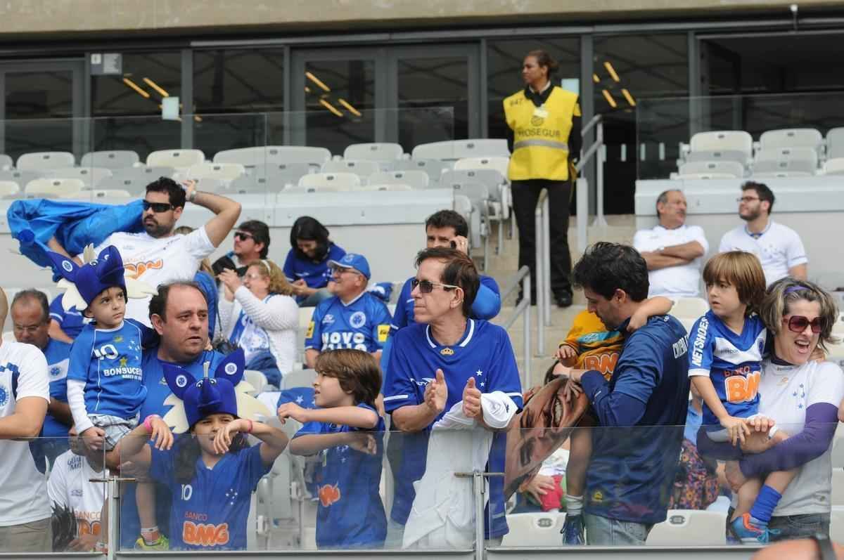 Torcedores do Cruzeiro compareceram em bom nmero ao Mineiro em jogo das 11h deste domingo