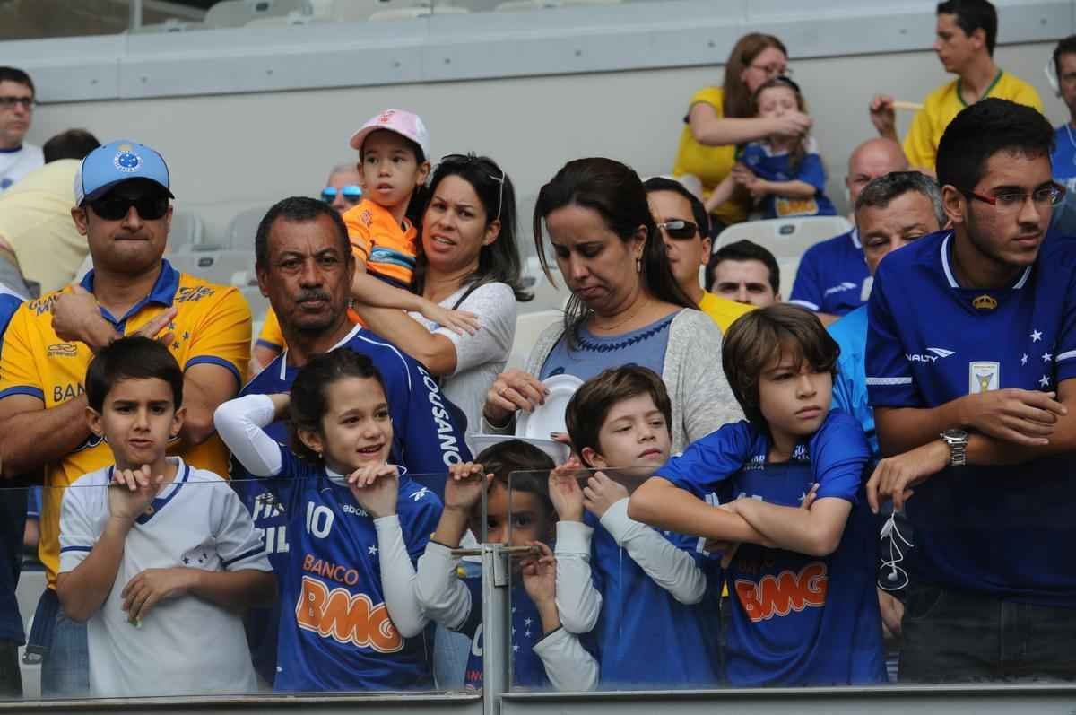 Torcedores do Cruzeiro compareceram em bom nmero ao Mineiro em jogo das 11h deste domingo