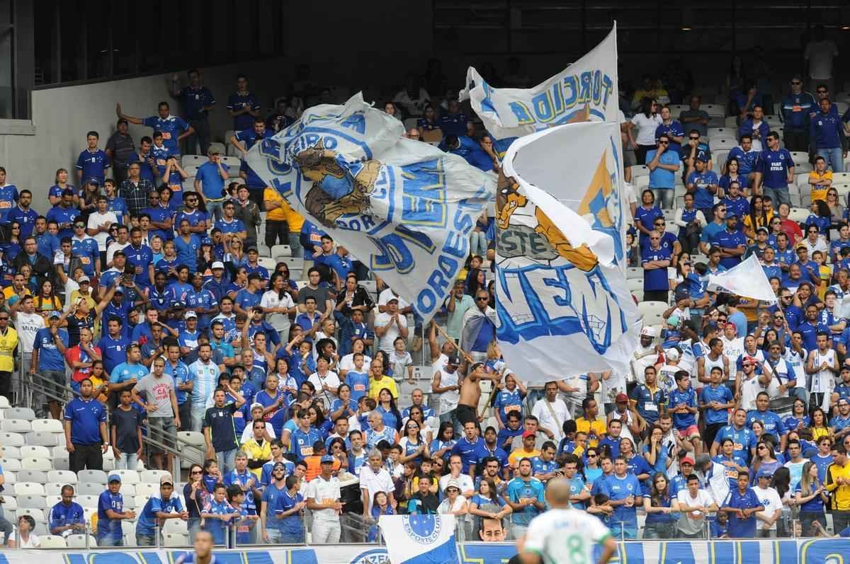 Torcedores do Cruzeiro compareceram em bom nmero ao Mineiro em jogo das 11h deste domingo