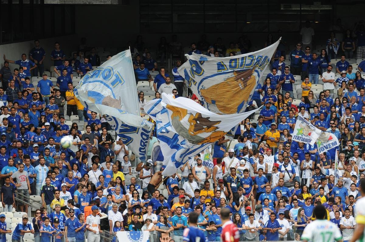 Torcedores do Cruzeiro compareceram em bom nmero ao Mineiro em jogo das 11h deste domingo