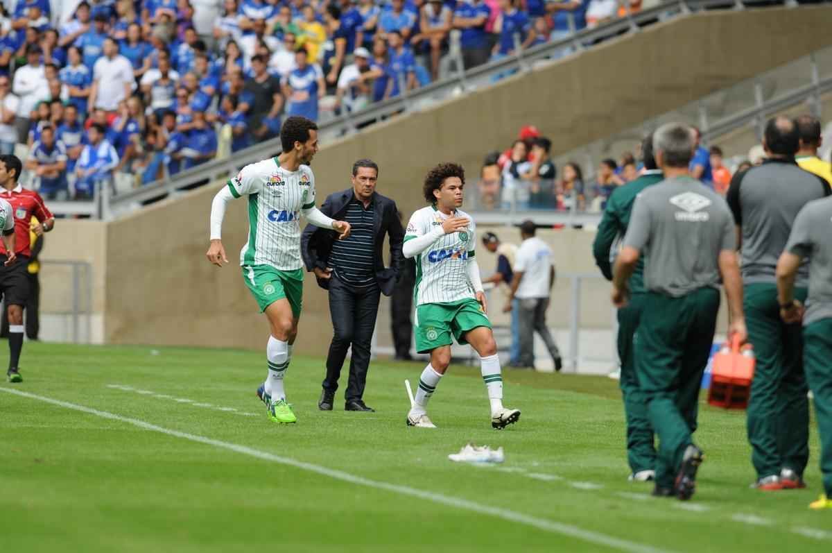 Gol de Camilo, da Chapecoense, em cobrana de falta da intermediria