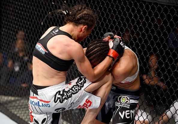 Com atuao arrasadora na luta principal do UFC em Berlim, Joanna Jedrzejczyk vence Jessica Penne por nocaute tcnico e defende o cinturo do peso palha 