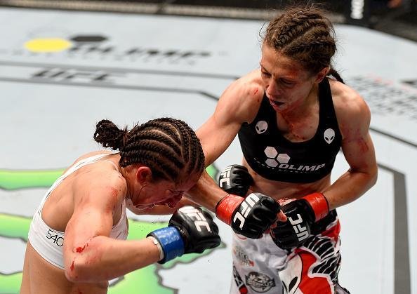 Com atuao arrasadora na luta principal do UFC em Berlim, Joanna Jedrzejczyk vence Jessica Penne por nocaute tcnico e defende o cinturo do peso palha 