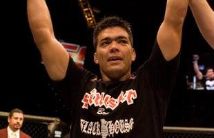 Lyoto Machida estreou no UFC em fevereiro de 2007 e venceu Sam Hoger por deciso unnime