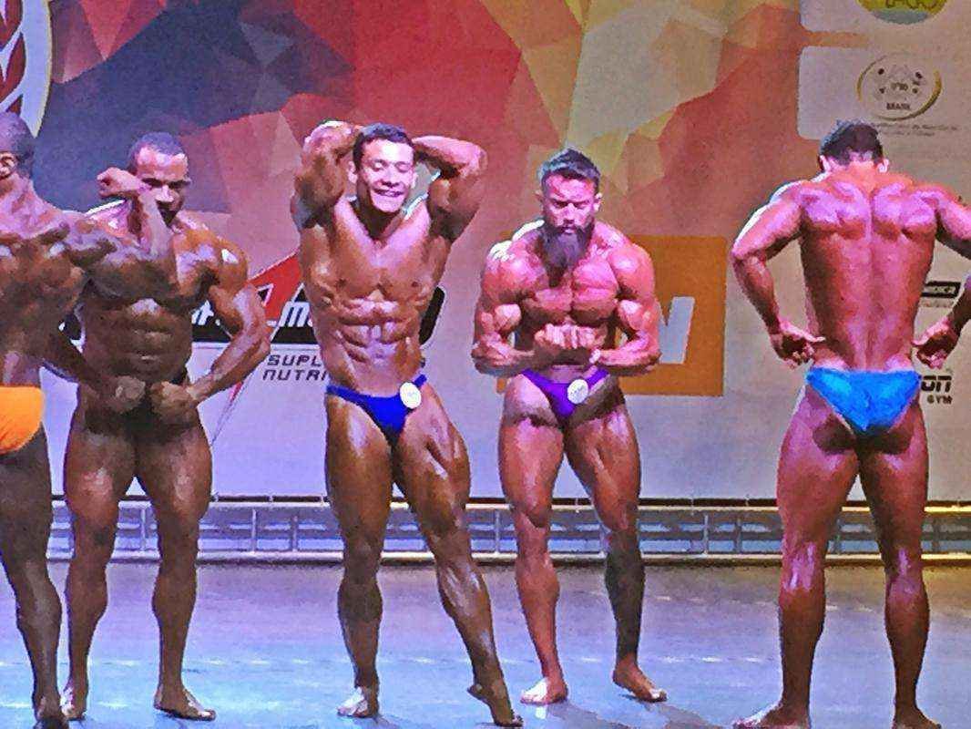 Atletas durante o Campeonato Mineiro de Fisiculturismo, em Ribeiro das Neves