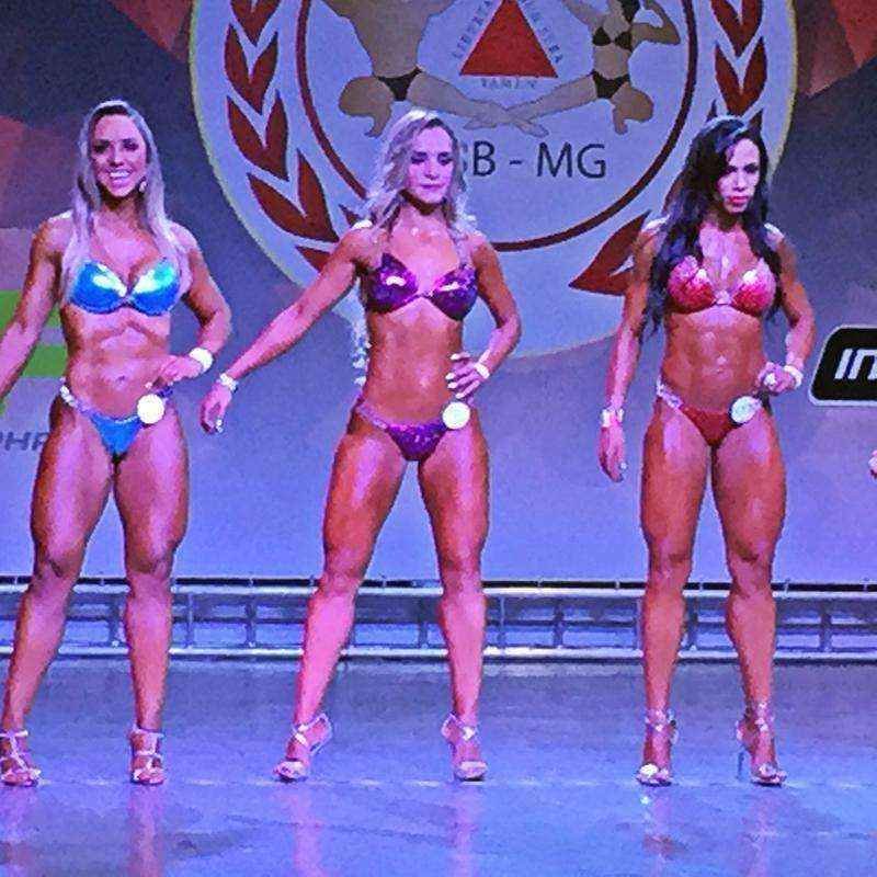 Atletas durante o Campeonato Mineiro de Fisiculturismo, em Ribeiro das Neves