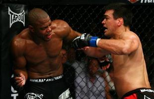 Em maio de 2009, ganhou a chance de lutar pelo cinturo. Machida atropelou Rashad Evans, nocauteou no segundo round e conquistou o ttulo dos meio-pesados