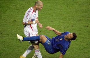Materazzi provocou Zidane, que acertou uma cabeada no italiano, aos 5min do segundo tempo da prorrogao da final da Copa do Mundo, entre Itlia e Frana. O motivo teria sido o insulto do italiano  irm do francs. 