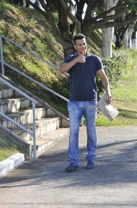 Henrique antes do treino desta sexta-feira