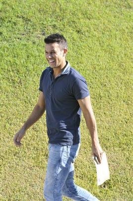 Henrique antes do treino desta sexta-feira