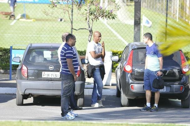 Ex-atacante Cleison compareceu ao treino, nesta sexta-feira, na Toca da Raposa II. Ele foi o autor do gol do ttulo da Copa do Brasil de 1993, sobre o Grmio.