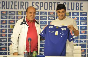 Vinicius Arajo foi apresentado e o gerente de futebol Valdir Barbosa concedeu entrevista coletiva