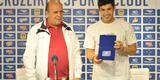 Vinicius Arajo foi apresentado e o gerente de futebol Valdir Barbosa concedeu entrevista coletiva