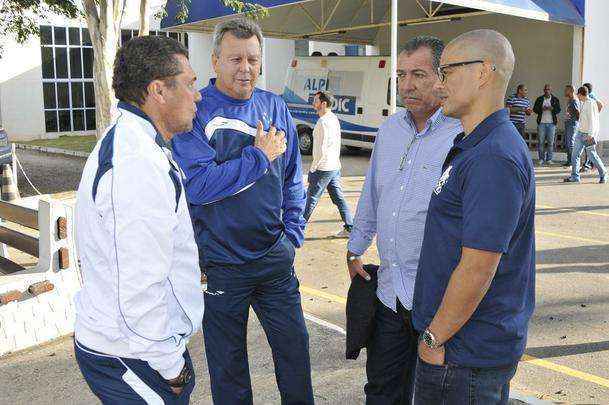 Alex compareceu ao treino, nesta sexta-feira, na Toca da Raposa II