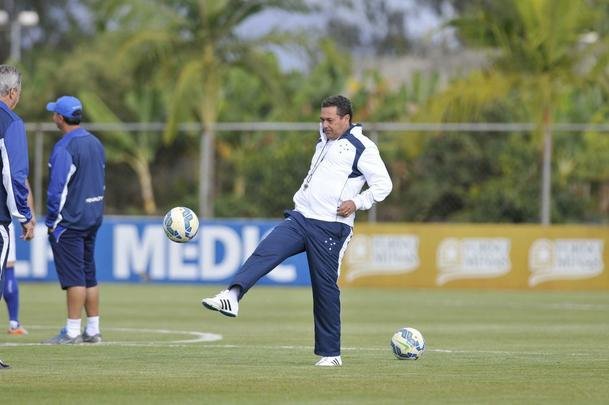 De Arrascaeta voltou da Seleo Uruguaia e treinou pela primeira vez com Vanderlei Luxemburgo