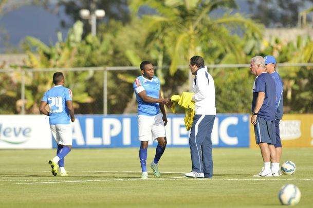 De Arrascaeta voltou da Seleo Uruguaia e treinou pela primeira vez com Vanderlei Luxemburgo