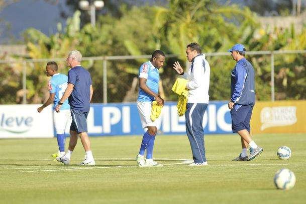 De Arrascaeta voltou da Seleo Uruguaia e treinou pela primeira vez com Vanderlei Luxemburgo