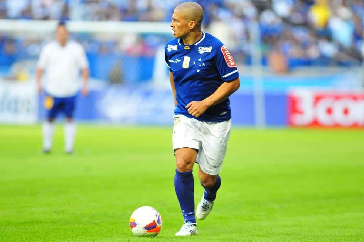 Torcida no Mineiro presenciou um jogo recheado de nostalgia neste sbado