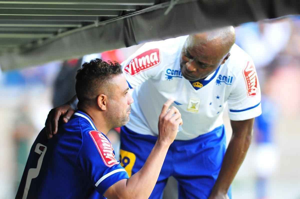 Torcida no Mineiro presenciou um jogo recheado de nostalgia neste sbado