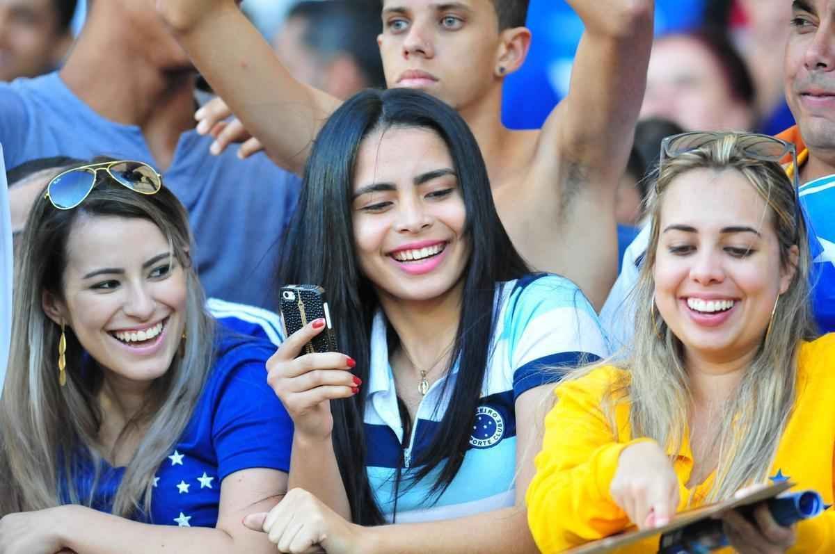 Torcida no Mineiro presenciou um jogo recheado de nostalgia neste sbado
